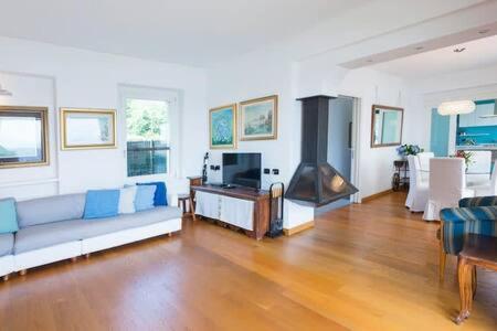 Villa Arona Esterno foto